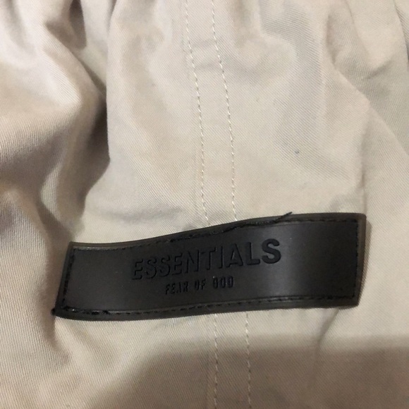 Essentials shorts - Picture 2 of 6